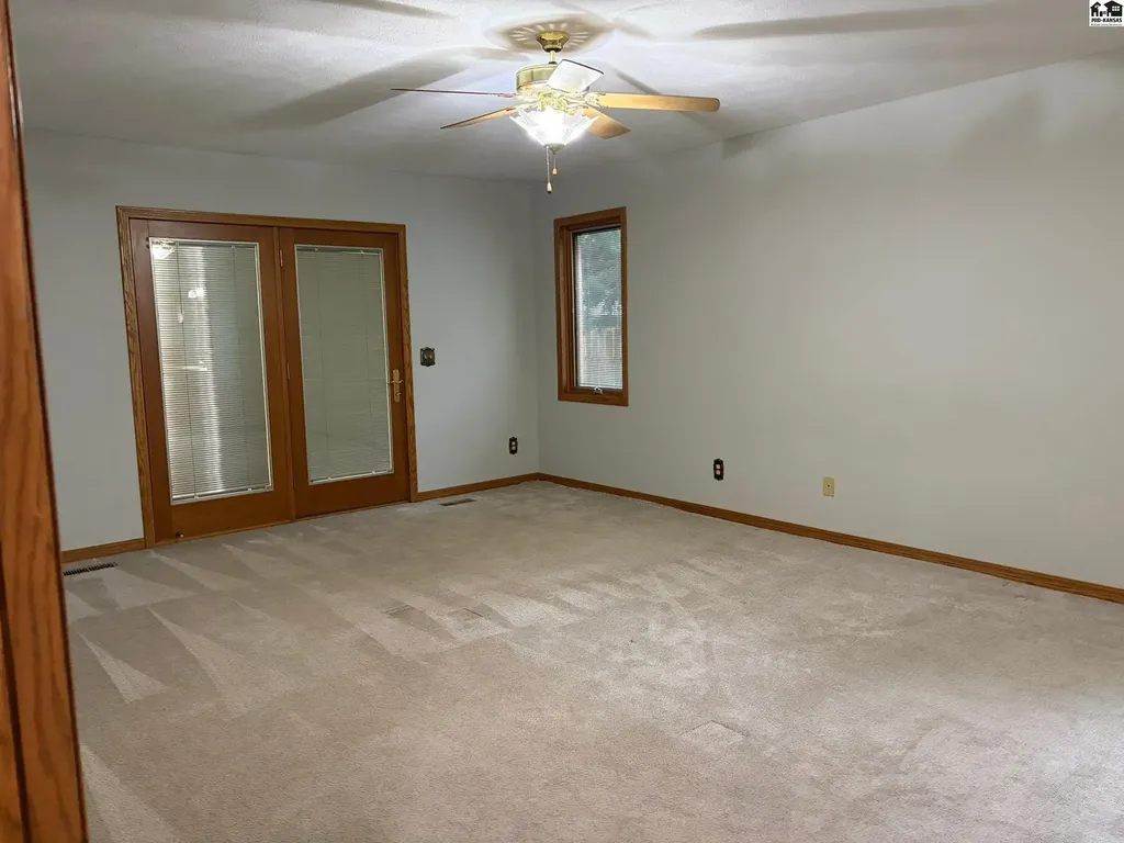 2702 Dickens Drive Hutchinson KS 67502