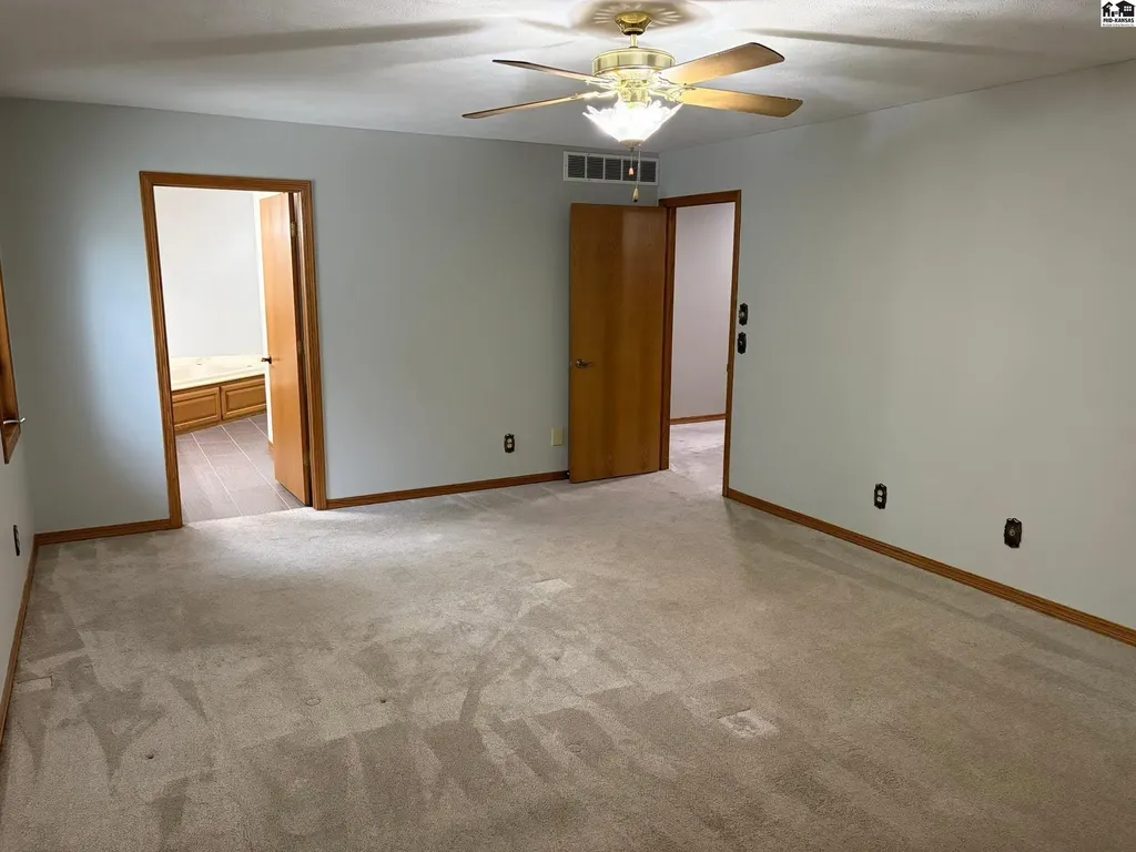 2702 Dickens Drive Hutchinson KS 67502