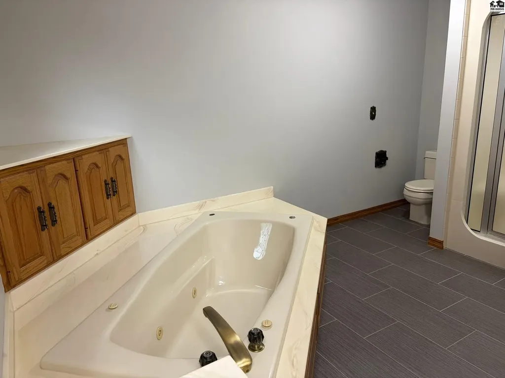 2702 Dickens Drive Hutchinson KS 67502