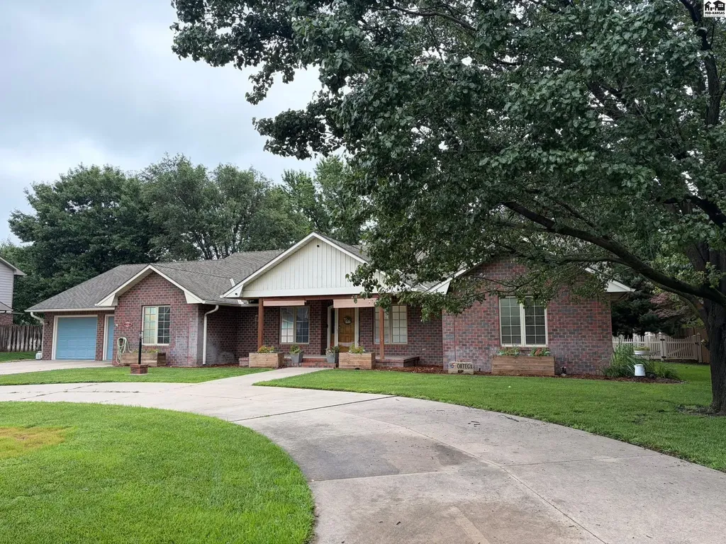 2702 Dickens Drive Hutchinson KS 67502