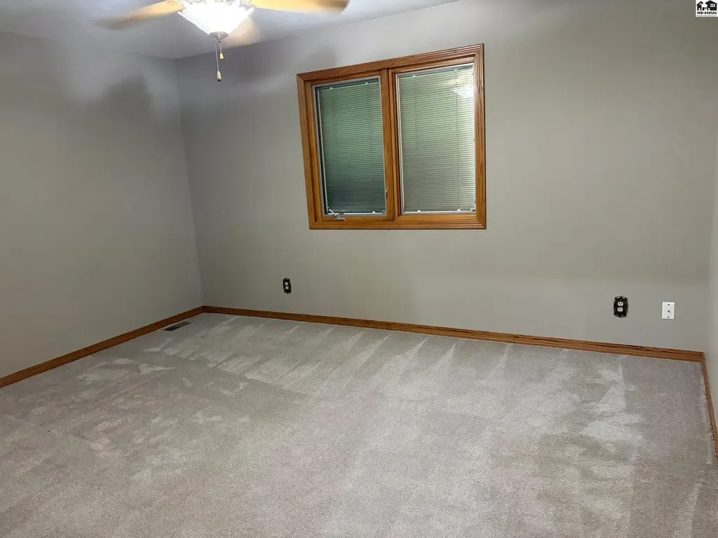 2702 Dickens Drive Hutchinson KS 67502