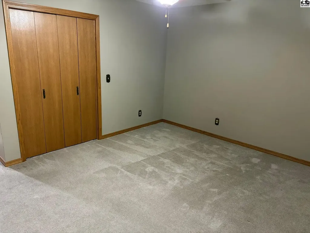 2702 Dickens Drive Hutchinson KS 67502