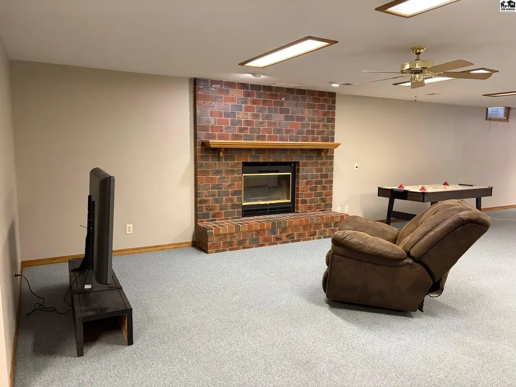 2702 Dickens Drive Hutchinson KS 67502