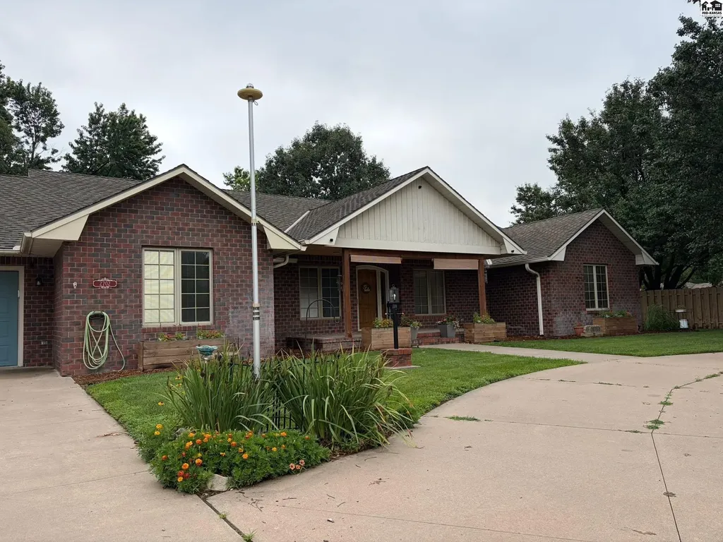 2702 Dickens Drive Hutchinson KS 67502