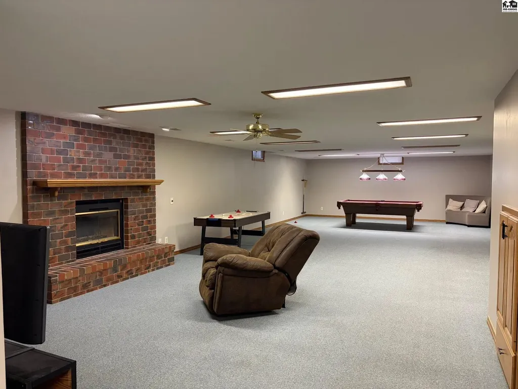 2702 Dickens Drive Hutchinson KS 67502