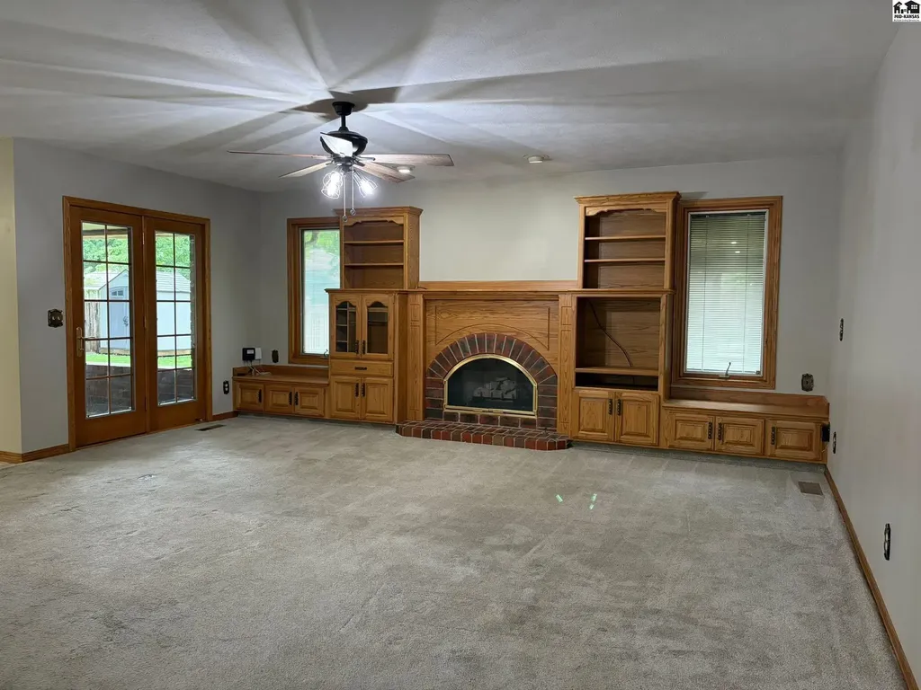 2702 Dickens Drive Hutchinson KS 67502