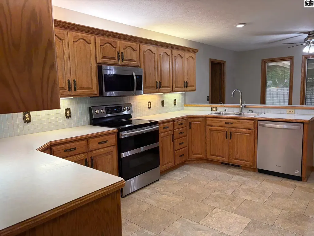 2702 Dickens Drive Hutchinson KS 67502