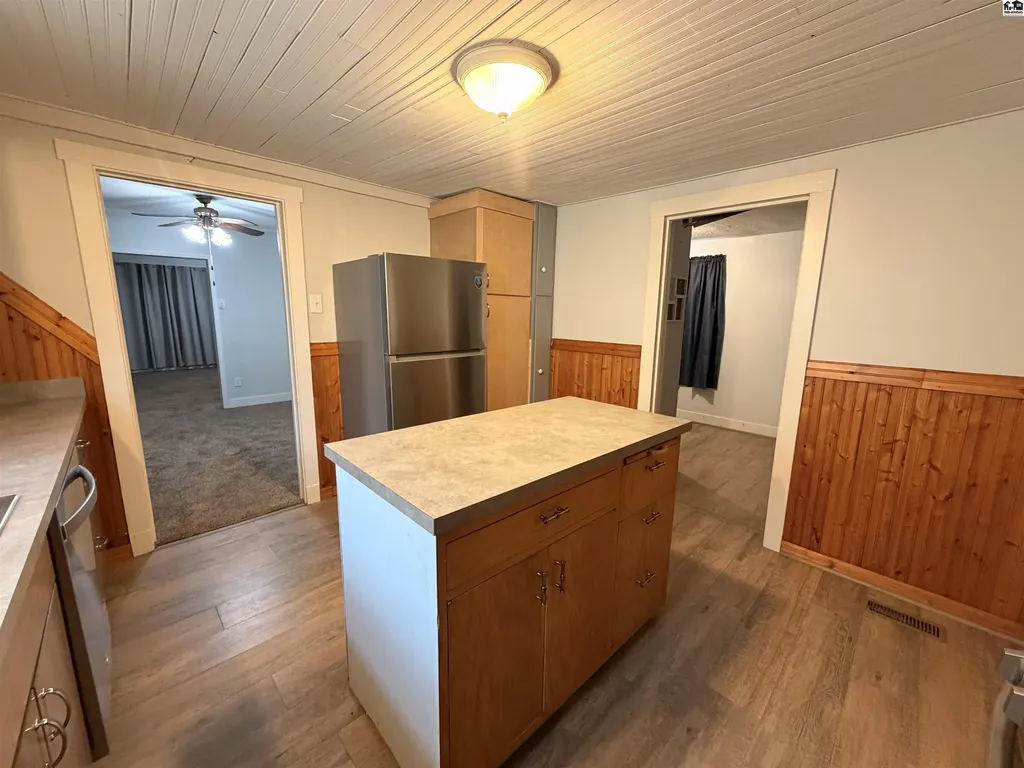 1012 E 2nd Avenue Hutchinson KS 67501