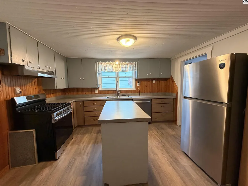1012 E 2nd Avenue Hutchinson KS 67501
