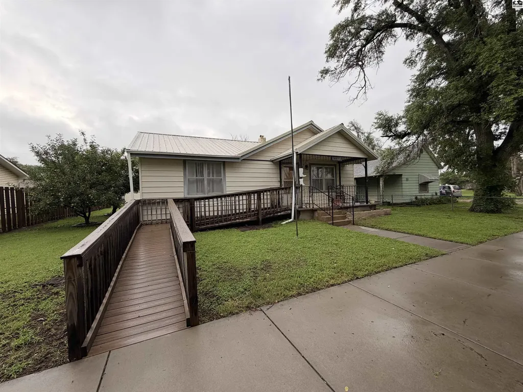 1012 E 2nd Avenue Hutchinson KS 67501