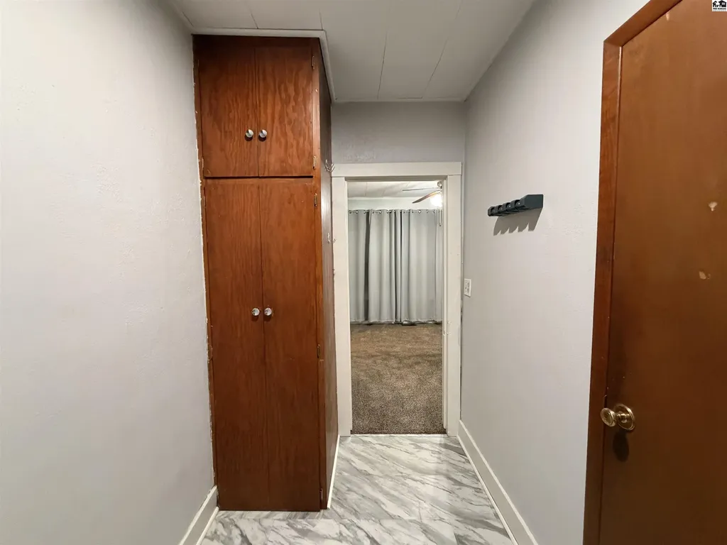 1012 E 2nd Avenue Hutchinson KS 67501