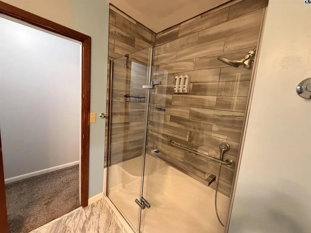 1012 E 2nd Avenue Hutchinson KS 67501