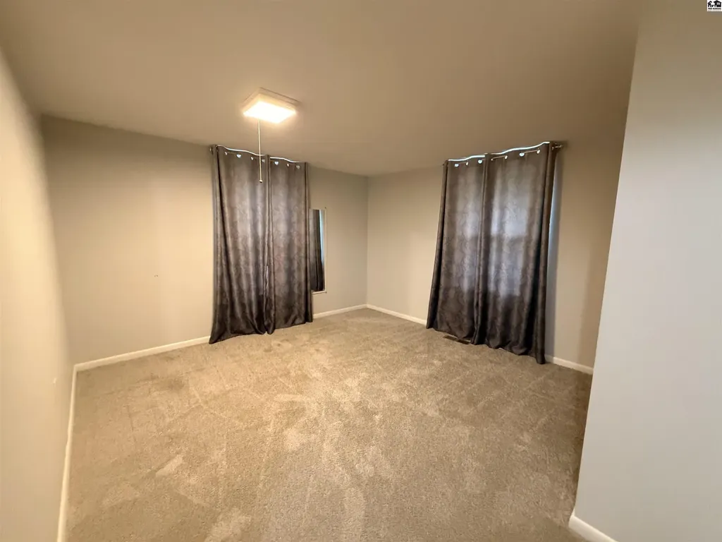 1012 E 2nd Avenue Hutchinson KS 67501