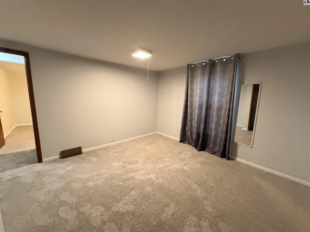 1012 E 2nd Avenue Hutchinson KS 67501
