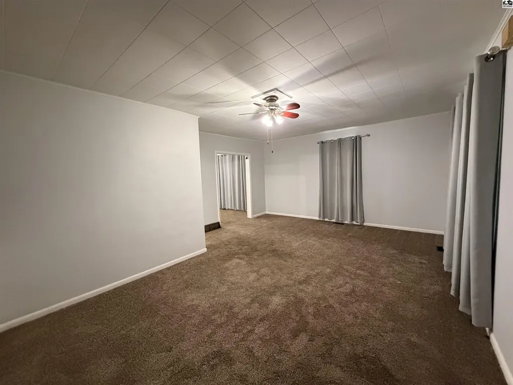 1012 E 2nd Avenue Hutchinson KS 67501