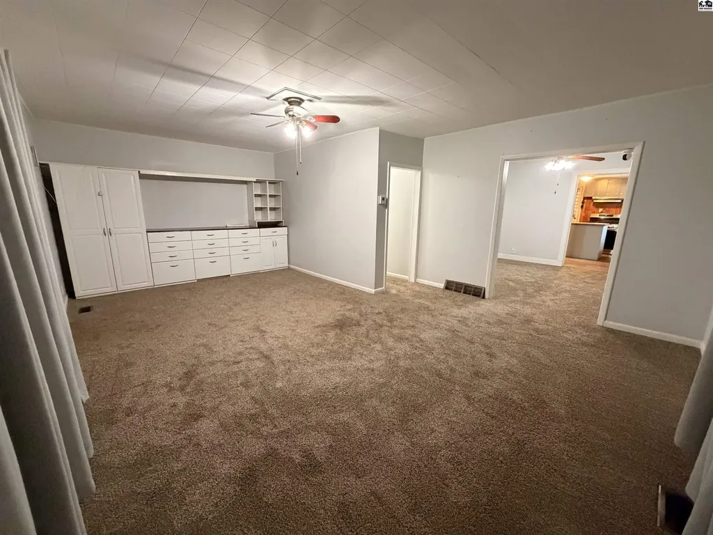 1012 E 2nd Avenue Hutchinson KS 67501