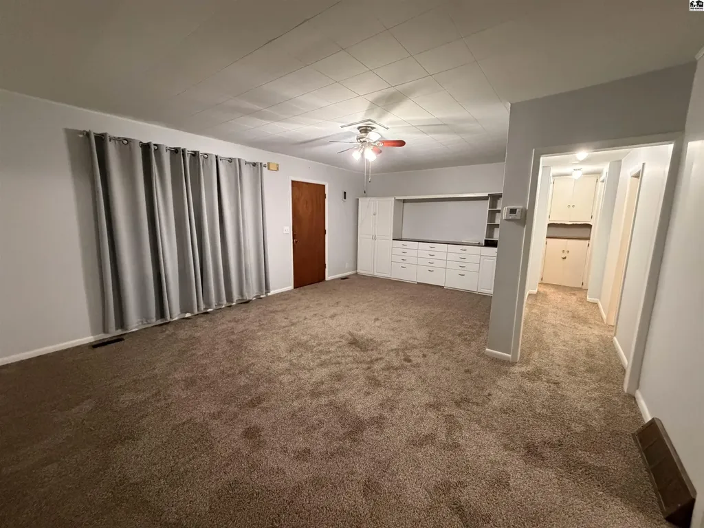 1012 E 2nd Avenue Hutchinson KS 67501
