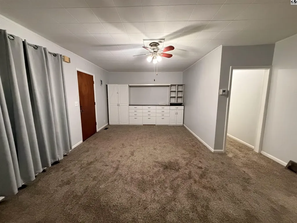 1012 E 2nd Avenue Hutchinson KS 67501