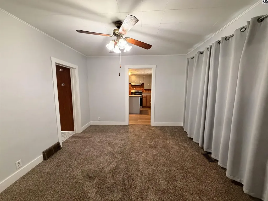 1012 E 2nd Avenue Hutchinson KS 67501