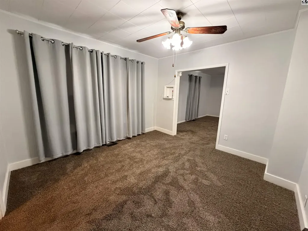 1012 E 2nd Avenue Hutchinson KS 67501
