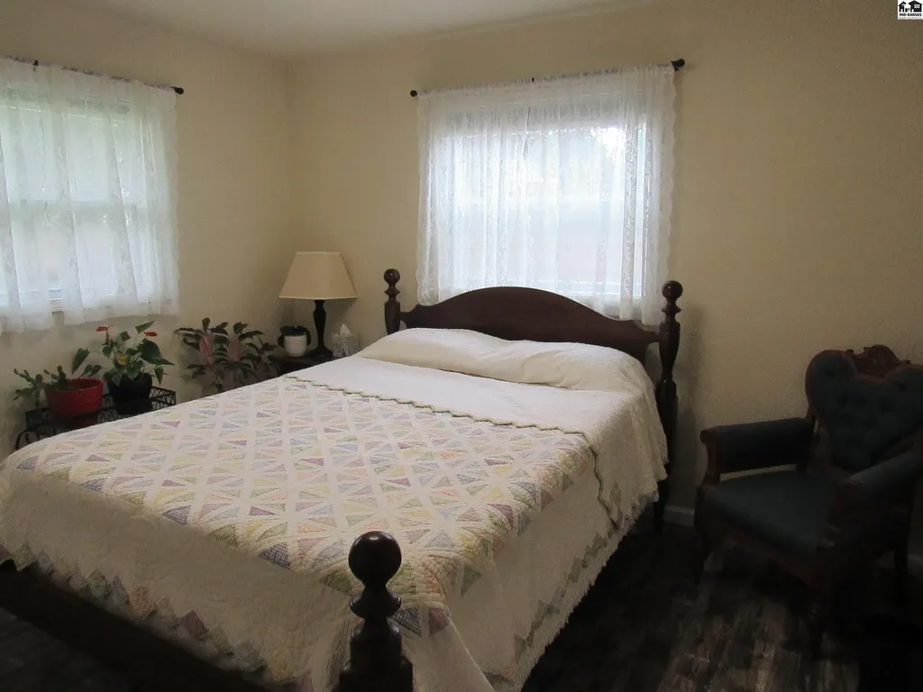 1910 James Street Hutchinson KS 67502