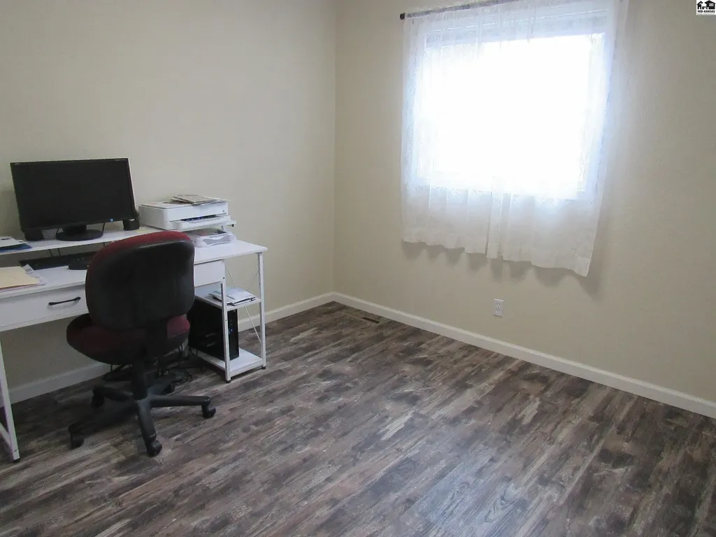 1910 James Street Hutchinson KS 67502