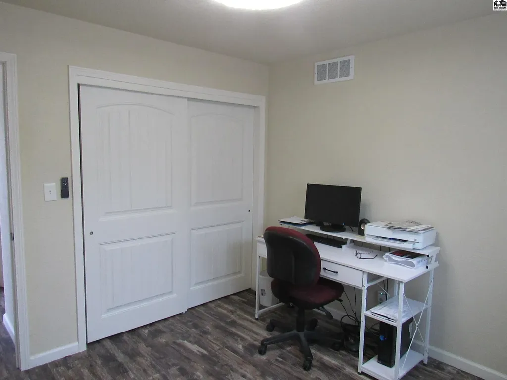 1910 James Street Hutchinson KS 67502