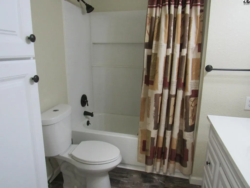 1910 James Street Hutchinson KS 67502