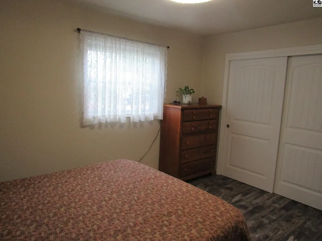 1910 James Street Hutchinson KS 67502