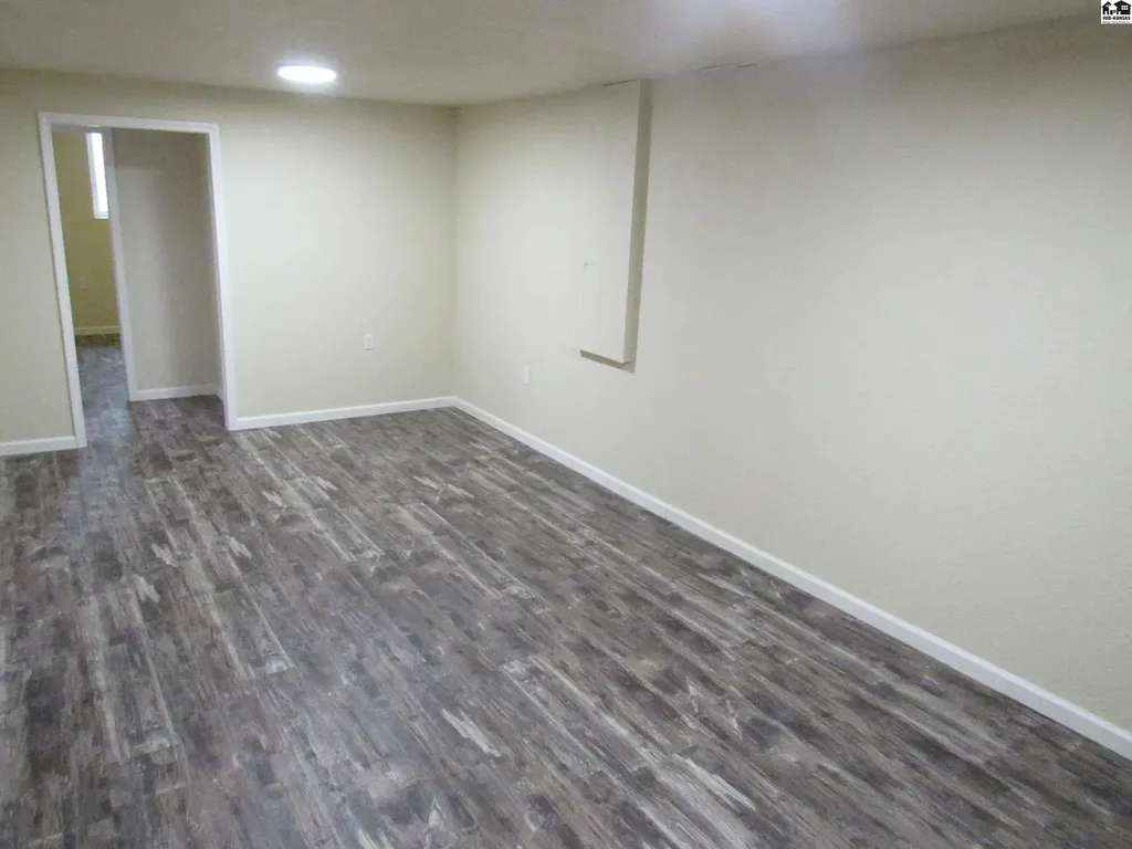 1910 James Street Hutchinson KS 67502