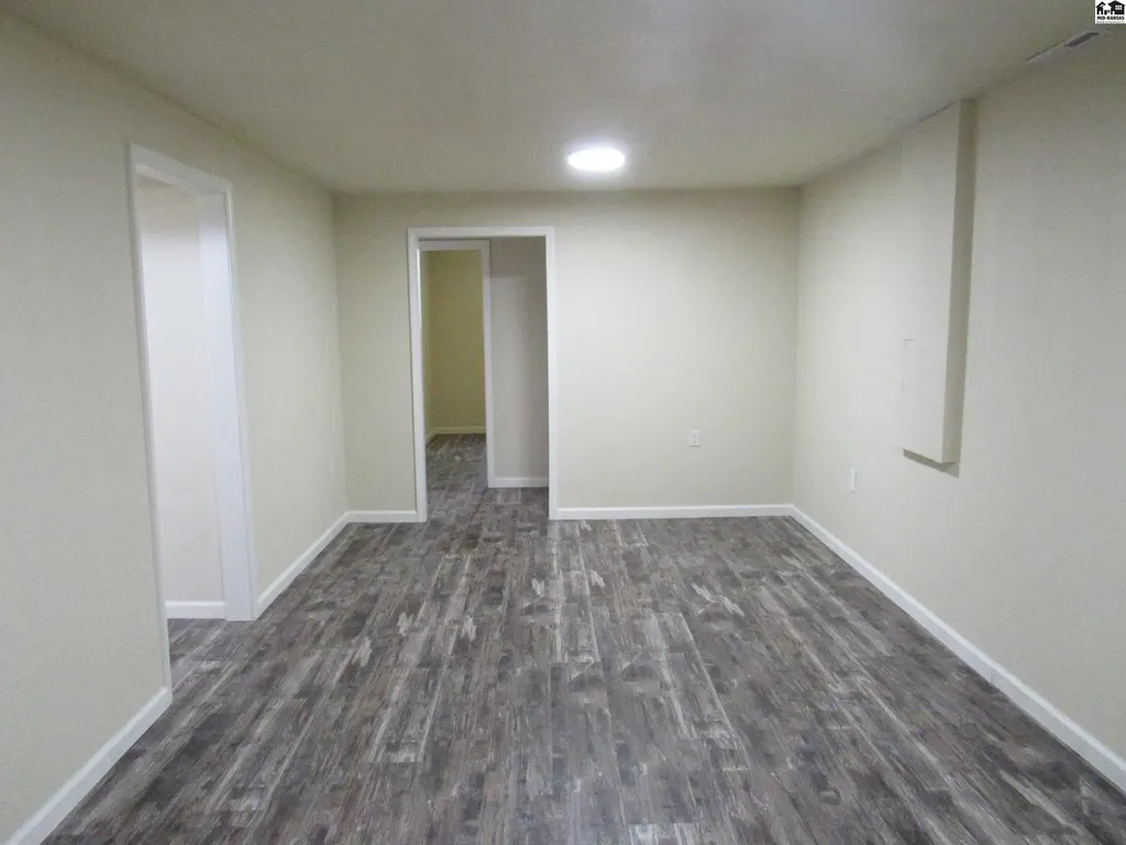 1910 James Street Hutchinson KS 67502