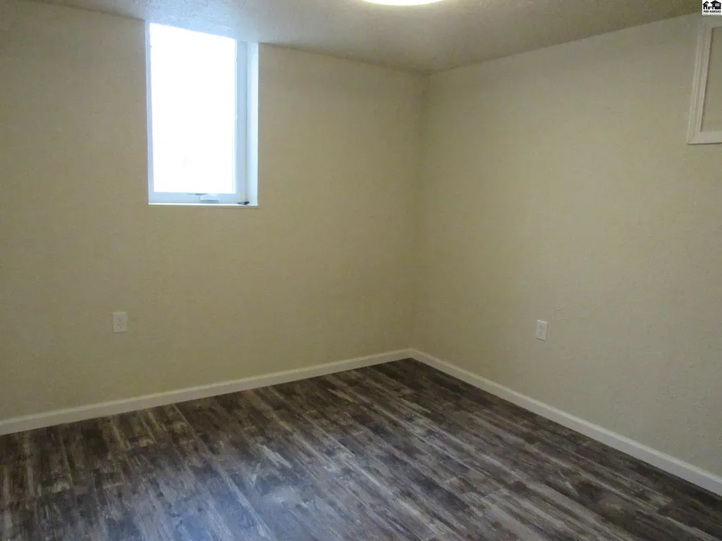 1910 James Street Hutchinson KS 67502