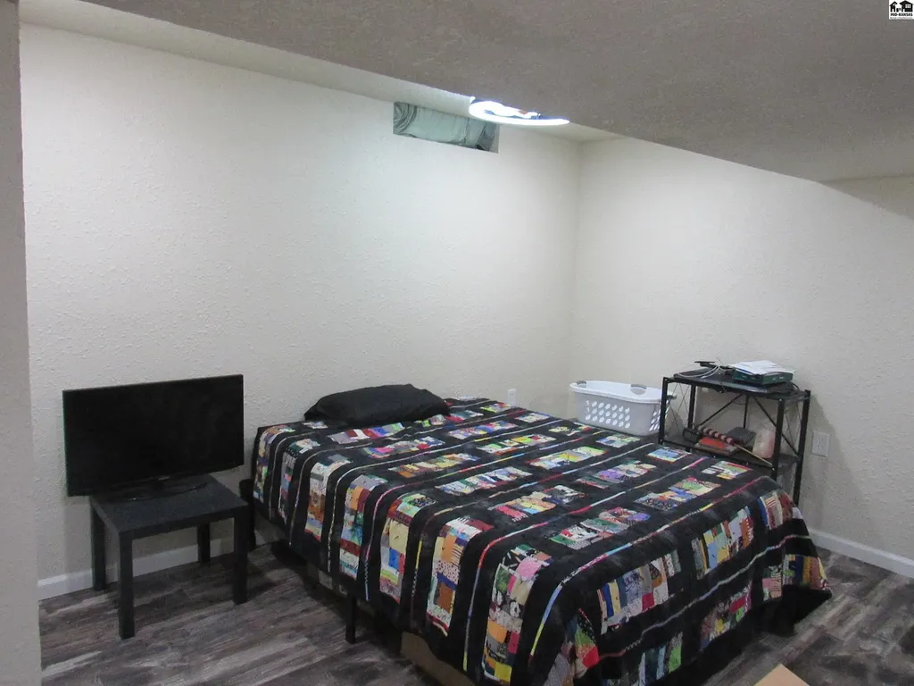 1910 James Street Hutchinson KS 67502
