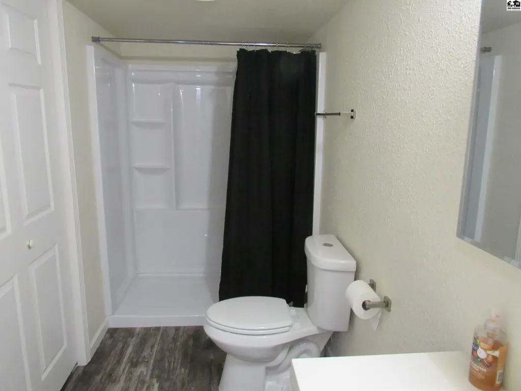 1910 James Street Hutchinson KS 67502