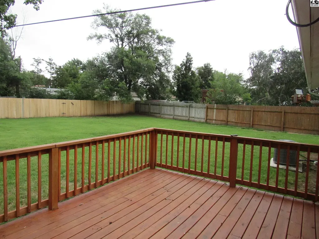1910 James Street Hutchinson KS 67502