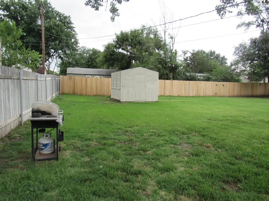 1910 James Street Hutchinson KS 67502
