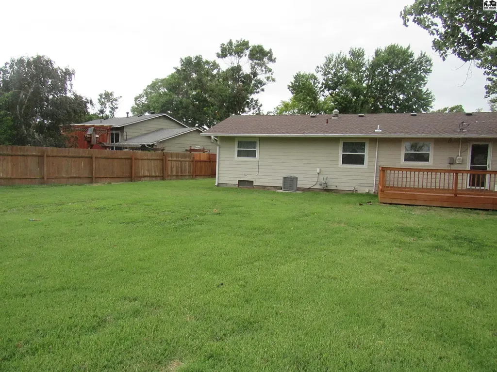 1910 James Street Hutchinson KS 67502
