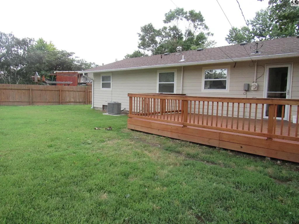 1910 James Street Hutchinson KS 67502