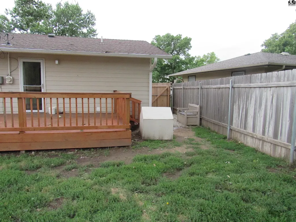 1910 James Street Hutchinson KS 67502