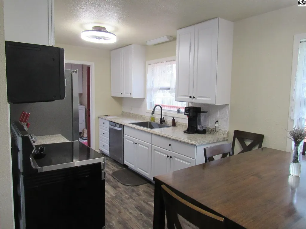 1910 James Street Hutchinson KS 67502