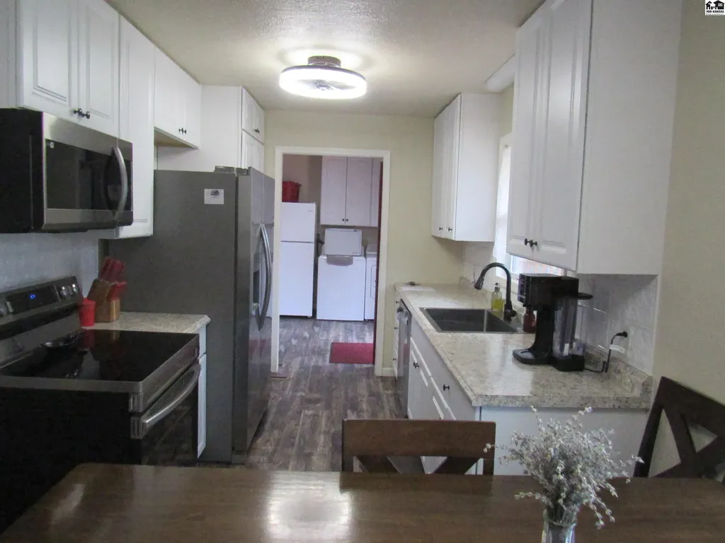 1910 James Street Hutchinson KS 67502