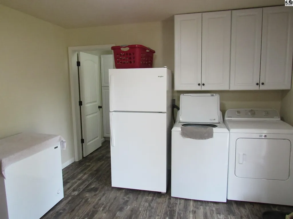 1910 James Street Hutchinson KS 67502