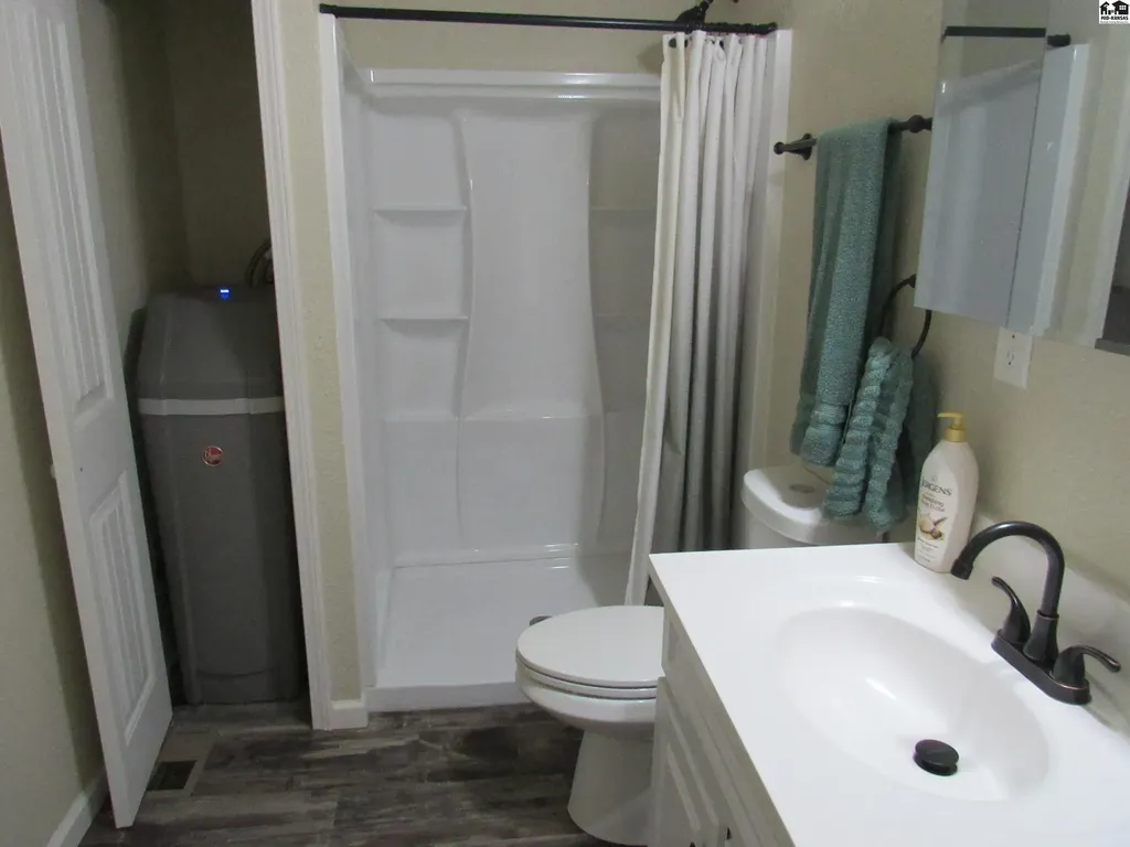 1910 James Street Hutchinson KS 67502