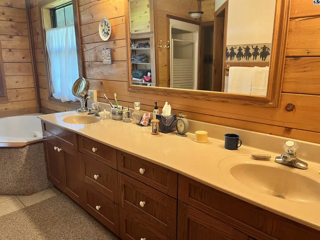 6435 S Halstead Road Halstead KS 67056