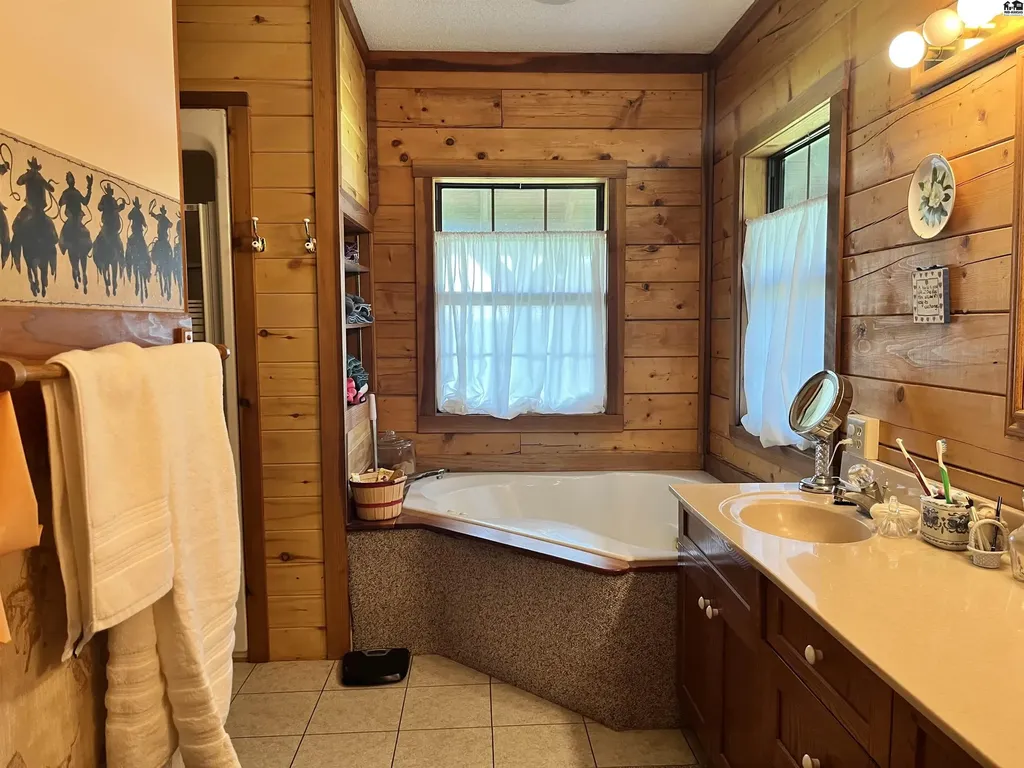 6435 S Halstead Road Halstead KS 67056