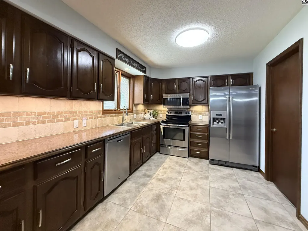 6 Banyard Drive South Hutchinson KS 67505