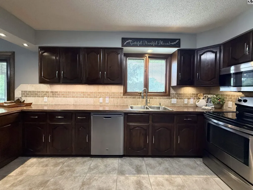 6 Banyard Drive South Hutchinson KS 67505