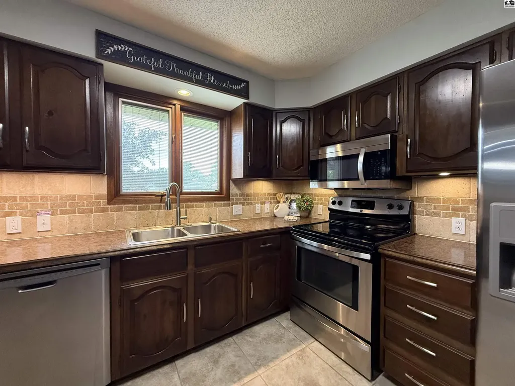 6 Banyard Drive South Hutchinson KS 67505