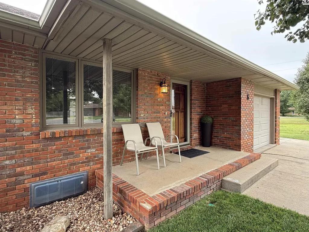 6 Banyard Drive South Hutchinson KS 67505