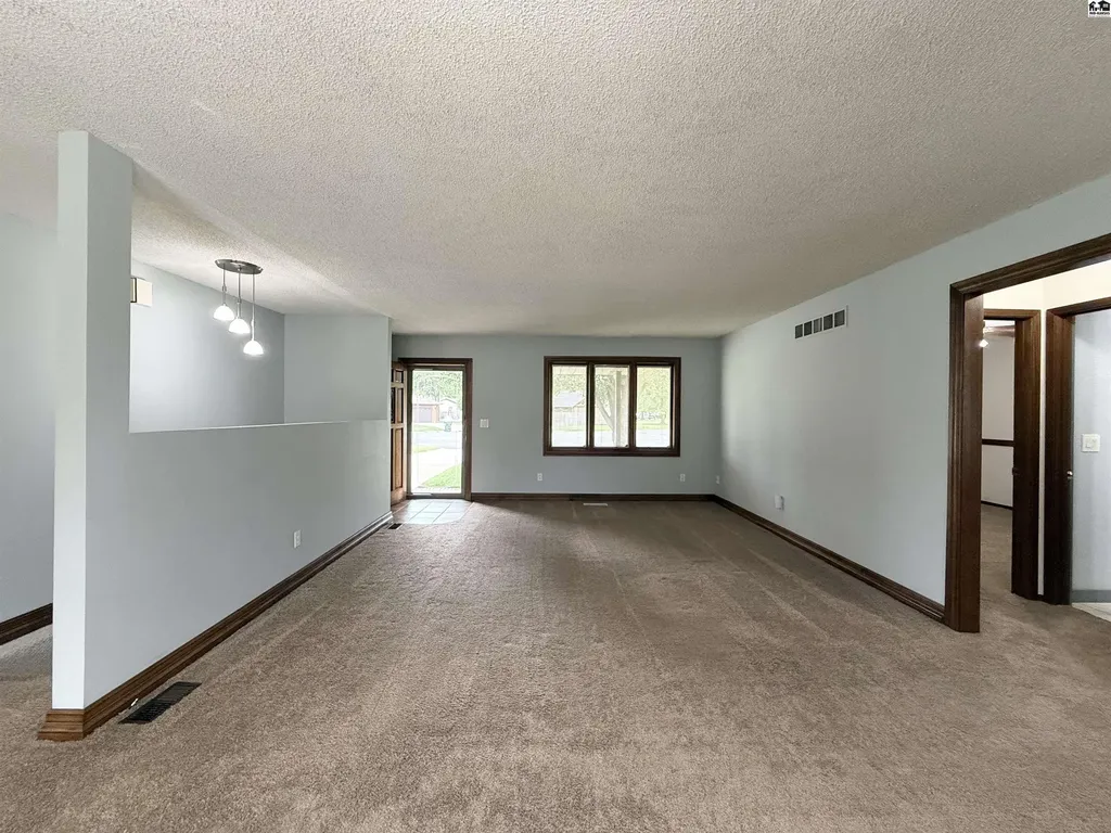 6 Banyard Drive South Hutchinson KS 67505